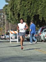 Omar Vasquez sprinting. Photo by Alheli Curry.